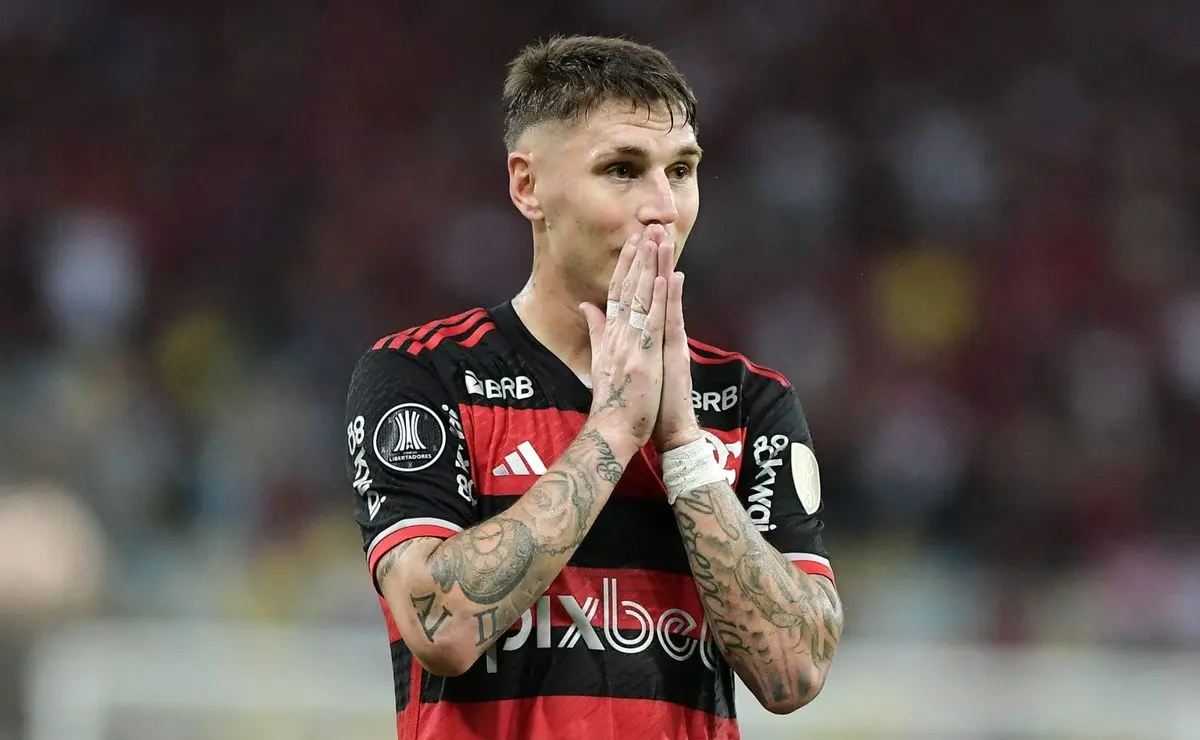 Flamengo enfrenta crise em Varela: lesão pode manter lateral fora por mais tempo