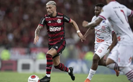 Flamengo goleia o Bangu por 5 a 0 e vence a primeira partida no Campeonato Carioca