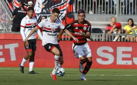 Flamengo ignora Oscar no jogo contra o Tricolor, mas ele não foge da atenção