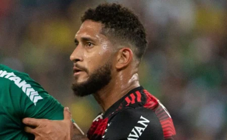 Flamengo inclui Pablo na lista de jogadores negociáveis após ele rejeitar proposta salarial de R$ 750 mil