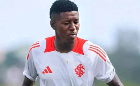 Flamengo lança oferta de R$ 70 milhões para contratar zagueiro do Inter