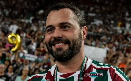 "Fluminense busca reforçar seu elenco com contratações de Alerrandro e Rony"