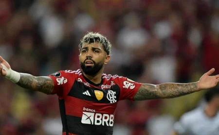 Gabigol é criticado logo após sair do Flamengo em post oficial: "Quase dois anos sem jogar futebol"