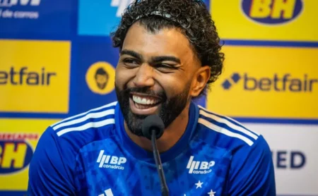 Gabigol provoca rivais após apresentação ao Cruzeiro: "Incomoda demais"