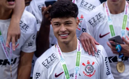 Gabriel Caipira: da lateral ao garçom, a ascensão de um jovem talento do Corinthians