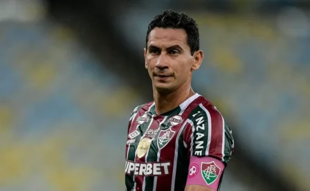 Ganso anuncia futuro sem Fluminense e anima torcida do Santos