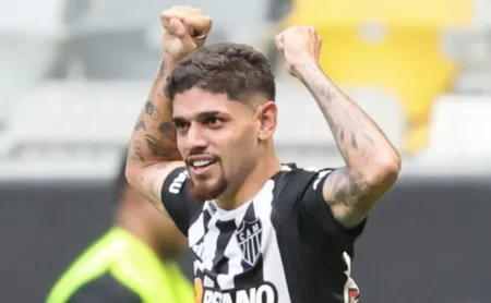 Grêmio avança na busca por novo lateral-esquerdo após descarte de Rubens: "Anúncio próximo"