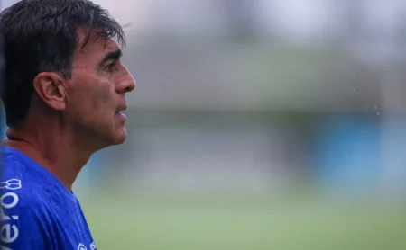 "Grêmio enfrenta crise após jogador pedir demissão e outro procurar clube novo"