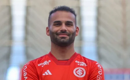 Internacional confirma permanência de Thiago Maia em 2025, Santos desiste da negociação