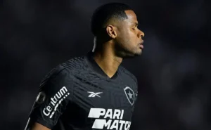 Júnior Santos confirma estabilidade com o Botafogo apesar de mercado de transferências