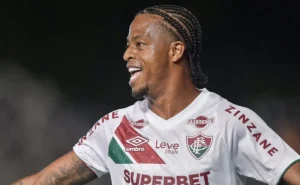 "Keno brinca de R$ 50 mil com Mano Menezes antes de marcar gol para o Fluminense"