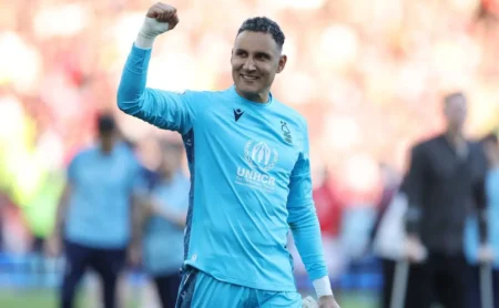 Keylor Navas assinou contrato com outro time após renúncia ao Grêmio.