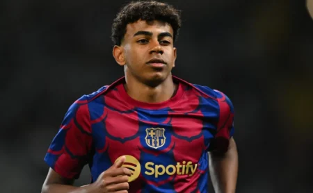 Lamine Yamal comemora a volta de Neymar ao Santos após confirmação da rescisão com o Barcelona