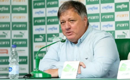 Leila vai contra a opinião de torcedores e conselheiros e mantém Anderson Barros no Palmeiras