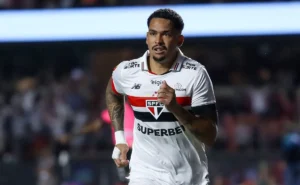 Luciano causa "problemas" para Zubeldía com suas atuações no São Paulo e prejudica chances de uma vaga na Copa Libertadores.