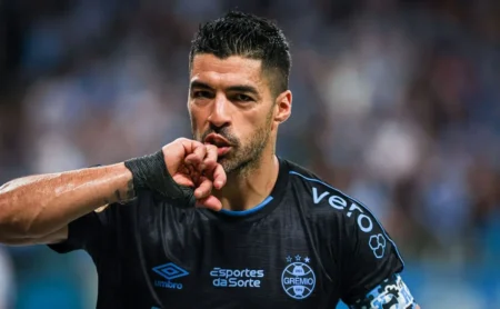 Luis Suárez revela como amizade forjada nos bancos de escola se tornou fundamental no Grêmio