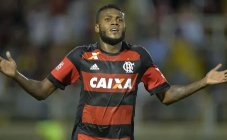 Marcelo Cirino, ex-Flamengo, dá início a aventura internacional na Indonésia