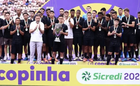 Neto zera com Corinthians e São Paulo após a final da Copa do Brasil: "Não é ético gastar milhões"