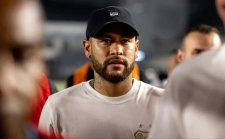 Neymar anuncia retorno oficial ao Santos e vídeo explode nas redes sociais: “Me preparo para os desafios”