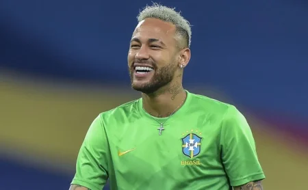 Neymar considera oferta irrecusável de Santos e pondera retorno ao clube