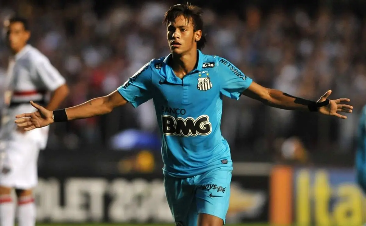 Neymar vende sua camisa de 2012 do Santos por valor recorde