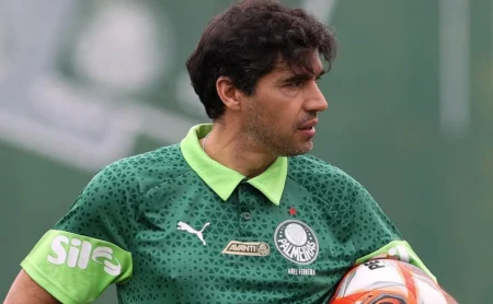 Nova camisa do Palmeiras é alvo de críticas e comentários negativos.