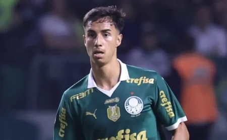 Palmeiras Anuncia Contratação de Emiliano Martínez após Confirmação da Venda de Vitor Reis