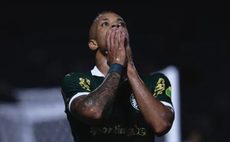 Palmeiras é alvo de protestos após derrota no Paulistão: "Equipe sem vergonha"