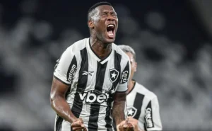 Patrick de Paula elogia time B alternativo do Botafogo e fala sobre superação da lesão para voltar a jogar