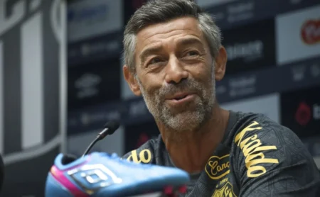 Pedro Caixinha anuncia a escalação de Soteldo no Santos para sua 1ª partida como treinador