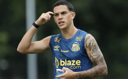 Pedro Caixinha confirma JP Chermont como base do time titular