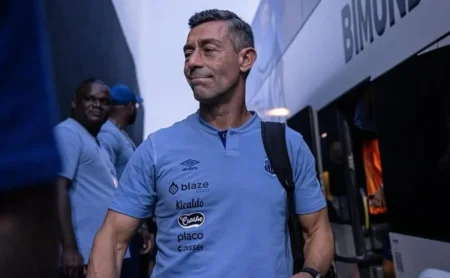 Pedro Caixinha discute a contratação de Luca Meirelles e avalia o desempenho do atacante no Santos