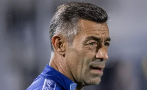 Pedro Caixinha envolvido em bate-boca após empate com Ponte Preta