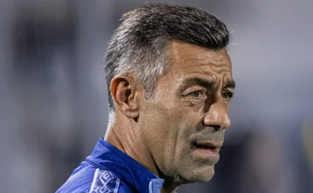 Pedro Caixinha envolvido em bate-boca após empate com Ponte Preta