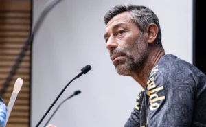 Pedro Caixinha impede transferência e Santos deve negar venda de Miguelito ao Al-Shabab