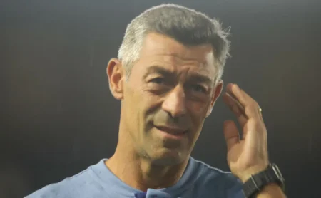 Pedro Caixinha pede reforços no Santos de Marcelo Teixeira