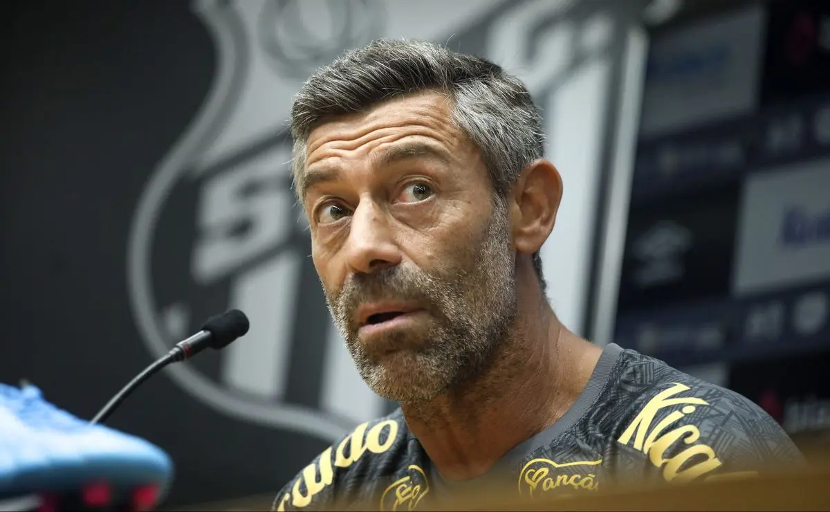 Pedro Caixinha revela como Morelos chegou ao Santos com sobrepeso