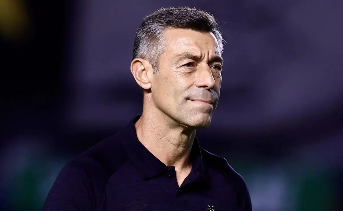 Pedro Caixinha se irrita com fragilidade defensiva do Santos após derrota contra o Palmeiras