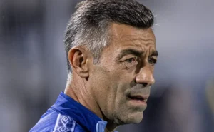 Pedro Caixinha toma uma decisão drástica para vencer o 'fantasma' em Santos x Palmeiras