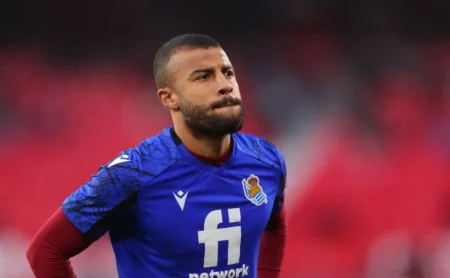 Rafinha Alcântara é oferecido ao Flamengo em 2025, com Filipe Luís como peça-chave
