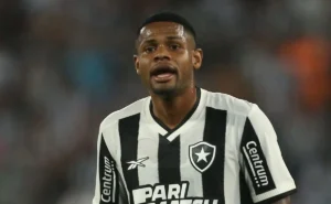 "Revelações de Júnior Santos: Por que trocar Botafogo pelo Atlético-MG foi um momento difícil"