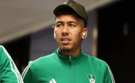 Roberto Firmino finalmente decide sobre jogar no Flamengo e anuncia sua saída do Al-Ahli