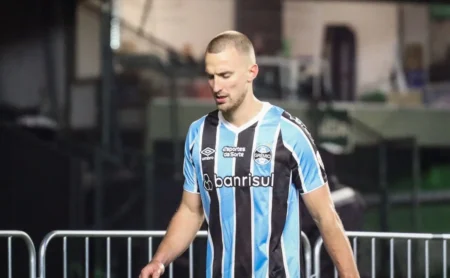 Rodrigo Ely será Avaliado em Última Hora antes de Grêmio x Caxias, mas Quinteros já prepara Substituto