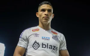 Rodrigo Ferreira está perto de deixar o Santos após avançar em negociação com clube paulista