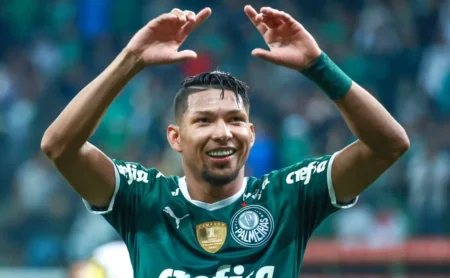 Rony permanece no Palmeiras após Fluminense rejeitar oferta salarial de R$1,6 milhões