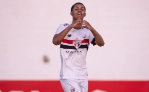 Ryan Francisco, o artilheiro milionário do São Paulo: conheça a joia que surpreende na base