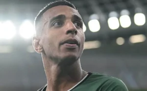 Santos faz pacote de reforços com Victor Sá e Gabriel Veron entre seus principais alvos