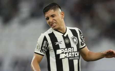 Savarino, Bastos e mais um não são vistos no time e Botafogo se fala