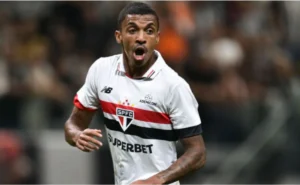 São Paulo renova contrato de Luis Gustavo após saída de Rafinha