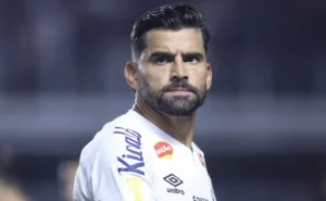 Tomás Rincón faz história ao usar a camisa número 10 do Santos em homenagem a Pelé